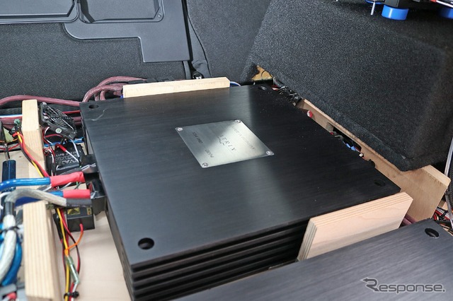 パワーアンプはMX4 PROを2台用いてすべてのスピーカーをドライブする贅沢なシステム。サウンドの統一感も高めた。