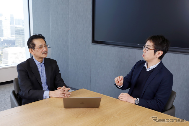 日本アイ・ビー・エム IBMコンサルティング事業本部 オートモーティブコンピテンシーセンター 自動車産業担当CTO 川島善之氏(左)と日本総合研究所 創発戦略センター シニアマネージャー 程塚正史氏(右)