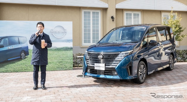 大沢あかねさんをスペシャル店長として迎えた「道弁 NISSAN SERENA」販売会の様子