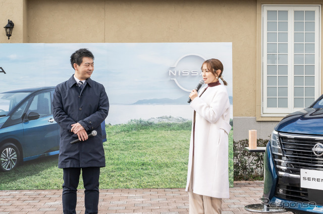 大沢あかねさんをスペシャル店長として迎えた「道弁 NISSAN SERENA」販売会の様子