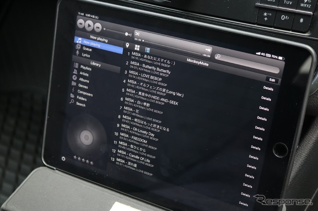 カナリーノ12V mk2の曲セレクト~再生のコントロールはタブレットを使って行う。PCだけにその汎用性の高さはずば抜けている。
