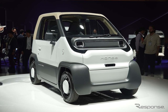 24年夏頃にはCiKoMa(サイコマ)の技術を搭載する二人乗りの四輪電動モビリティ『Honda CI-MEV』も搭乗予定。写真はジャパンモビリティショー2023に出展された車両