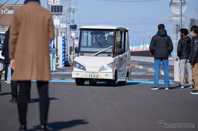 歩車共存エリアで走行するCiKoMa(サイコマ)