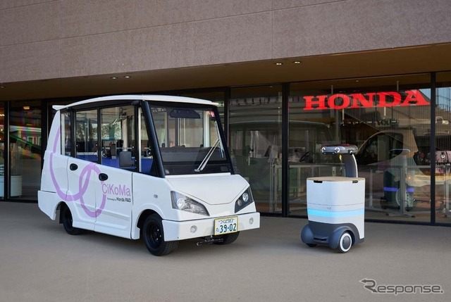 協調人工知能「Honda CI」を搭載したCIマイクロモビリティ、『CiKoMa(サイコマ)』(左)と『WaPOCHI(ワポチ)』(右)