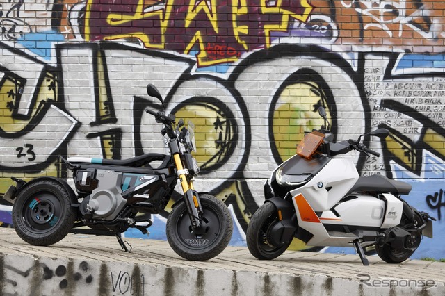 BMW CE 02(左)とCE 04(右)