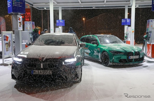 BMW M5ツーリング 新型プロトタイプ(左)とM3 CS ツーリング プロトタイプ(右)