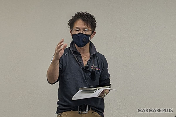 株式会社イチムラボディーショップの代表取締役・市村智氏による講演「⾞体整備における⾒積もりの難しさ」と同社の工場視察が行われた。