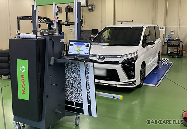 ランテル福岡営業所でのエーミング作業風景