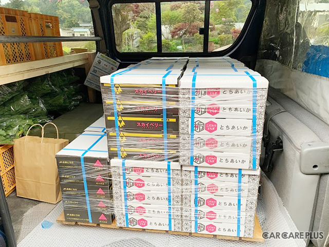 「第一弾 まなご出張マルシェ」で販売された野菜を軽バンに積み込んだところ