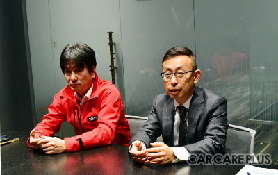 左:NISMO 碓氷公樹氏(セールス&マーケティング部 営業グループ 課長)右:日産自動車株式会社 小倉康弘氏(グローバルアフターセールス事業本部 戦略企画部 主担 )