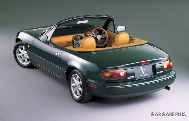 マツダ 初代ロードスター 限りなく「新車」に近づけるレストア術で “人馬一体” の走りを取り戻す…CLASSIC MAZDA