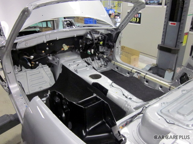 マツダ 初代ロードスター 限りなく「新車」に近づけるレストア術で “人馬一体” の走りを取り戻す…CLASSIC MAZDA