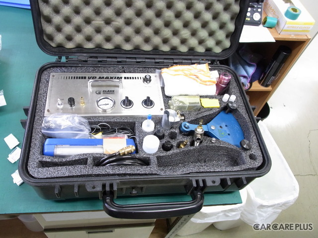 ウインドウリペアの施工キット。これらの道具を駆使し、リペアは行われる