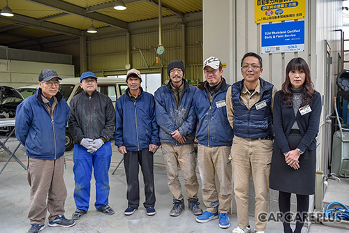 池田代表(右から2番目)とスタッフ。全員に修理作業に対する高い意識が共有・徹底されている