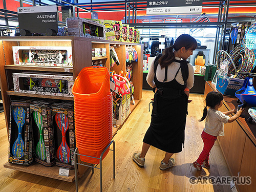 テスラの整備センター開設…新たな客層が集まり出したオートバックス旗艦店