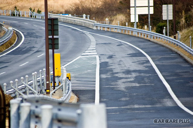 【自動車豆知識】「チェーン規制」時はスタッドレスタイヤ装着でも走行できないことがある？…チェーン携行のススメ