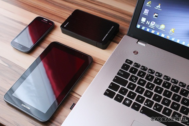 充電しながら繰り返し使うというカーバッテリーの機能は、スマホやノートパソコンなどの機器と変わりません