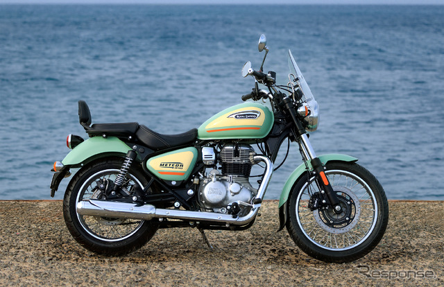 ロイヤルエンフィールド・メテオ350(オーロラグリーン)