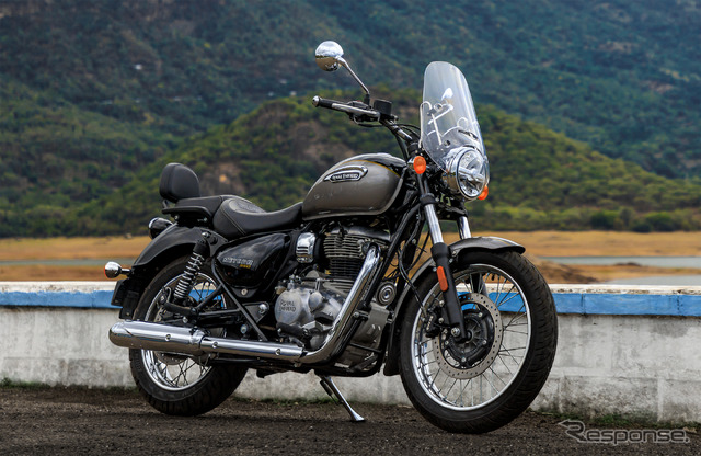 ロイヤルエンフィールド・メテオ350(オーロラブラック)