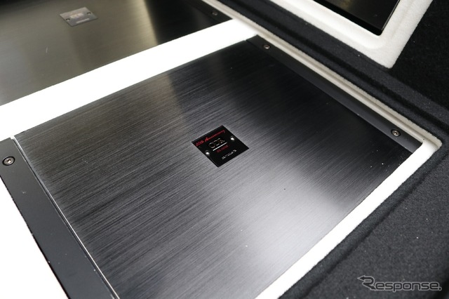 フロアにはカロッツェリアのRS-A09xを4台使用する。定評のある高品質なパワーアンプはオーナーもお気に入りのユニットだ。