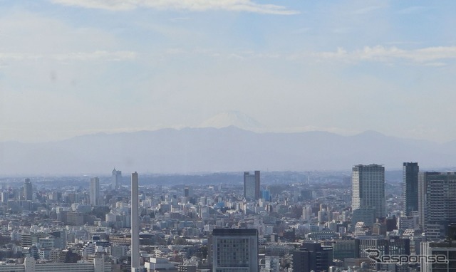 若干かすんではいたが富士山が見えるオフィス