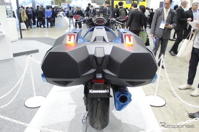 「H2 & FC EXPO 水素燃料電池展」の川崎重工ブースに展示された、カワサキの水素エンジンモーターサイクル(プロトタイプ)