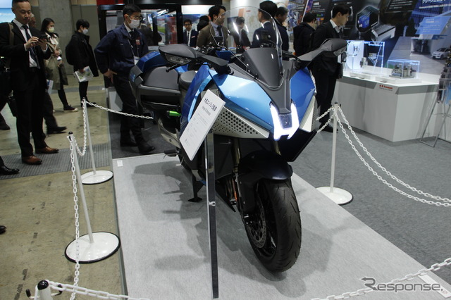 「H2 & FC EXPO 水素燃料電池展」の川崎重工ブースに展示された、カワサキの水素エンジンモーターサイクル(プロトタイプ)