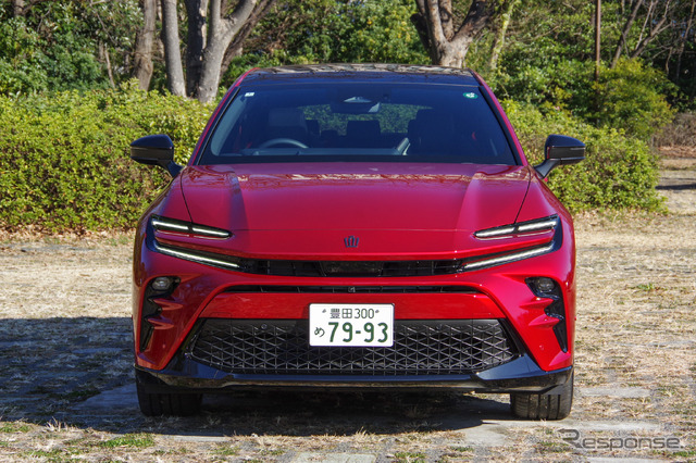 トヨタ クラウンスポーツ RS(PHEV)