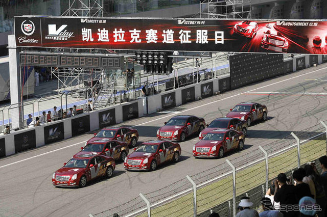 キャデラック CTS-V の華麗なスタント