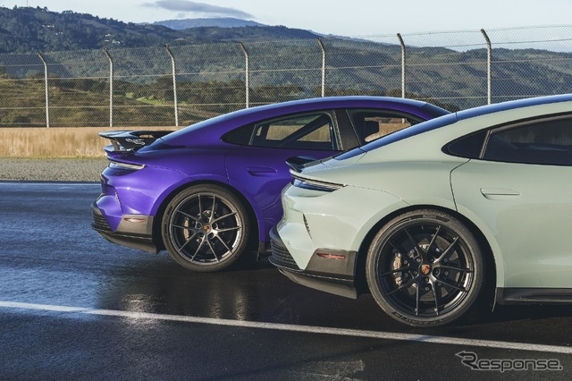 ポルシェ タイカンターボGTヴァイザッハパッケージ(左)/タイカンターボGT(右)