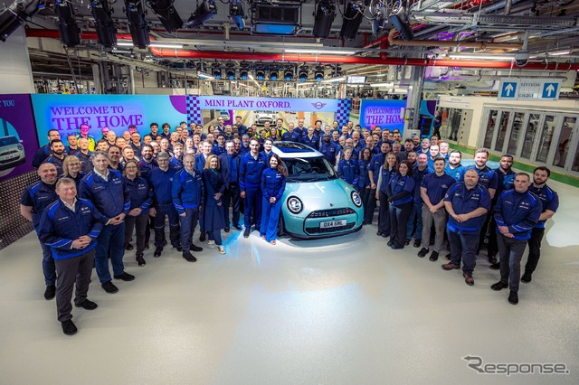 英国オックスフォード工場で生産が開始されたMINI ハッチバック 新型