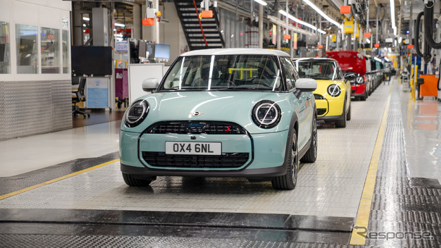 英国オックスフォード工場で生産が開始されたMINI ハッチバック 新型
