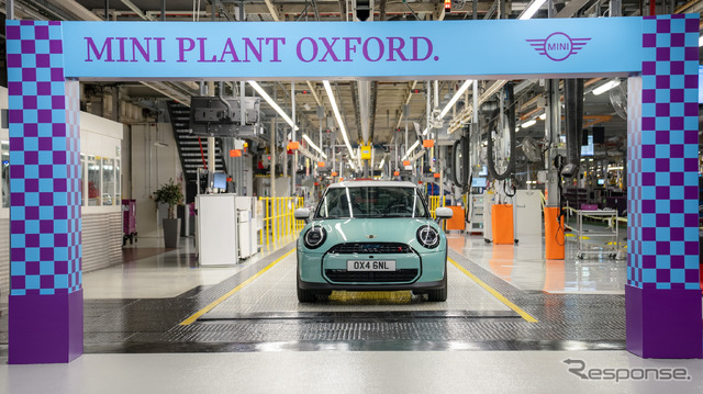 英国オックスフォード工場で生産が開始されたMINI ハッチバック 新型