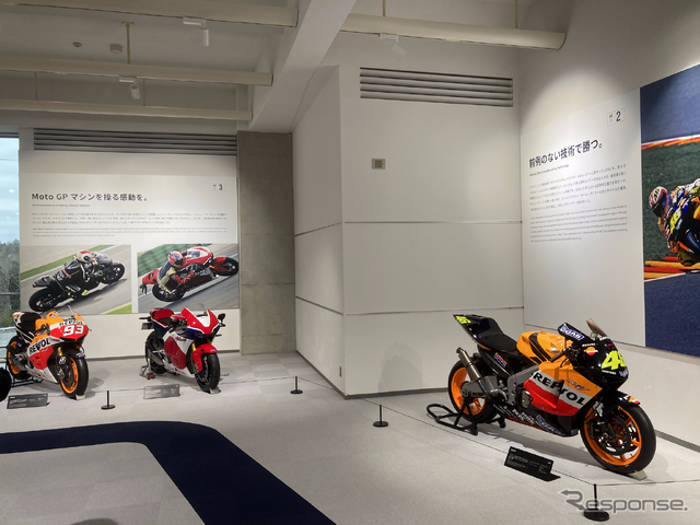 ホンダ RC211V(右),RC213V(左)