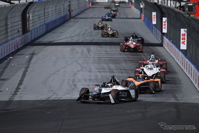 フォーミュラEサンパウロE-Prix:集団の先頭から#9エバンス、#8バード、#1デニス