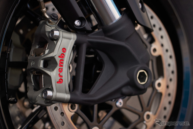 Brembo製Stylema 4ピストンラジアルブレーキキャリパー