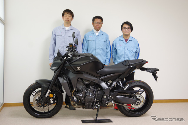新型「MT-09」開発メンバー。中央がプロジェクトリーダーの津谷晃司さん