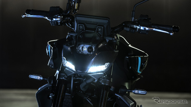 ヤマハ MT-09。ヘッドランプは新設計の小径LED