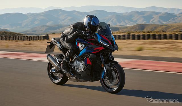 BMW M1000XR