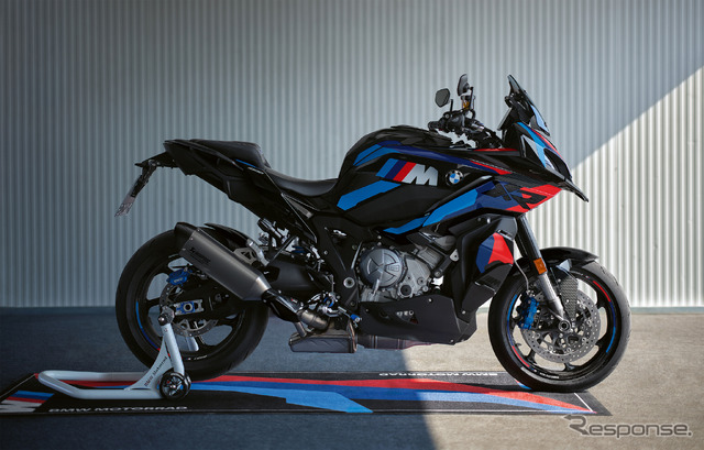 BMW M1000XR