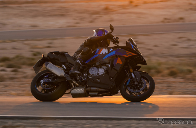 BMW M1000XR