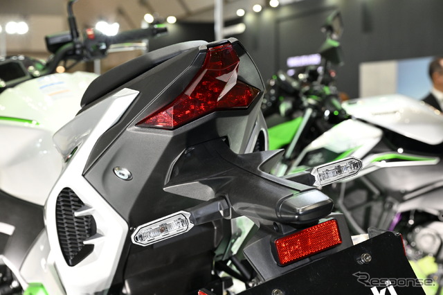 カワサキ Z7 Hybrid(東京モーターサイクルショー2024)