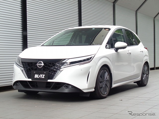 DAMPER ZZ-R［92579］日産・ノート装着例（基準車高：フロント：37mmダウン／リア：50mmダウン）