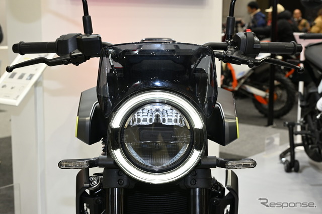 ハスクバーナ スヴァルトピレン401(東京モーターサイクルショー2024)