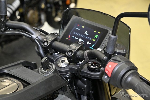 ハスクバーナ スヴァルトピレン401(東京モーターサイクルショー2024)