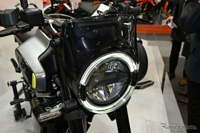 ハスクバーナ スヴァルトピレン401(東京モーターサイクルショー2024)