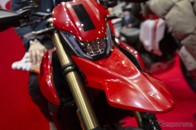 新型ドゥカティ『ハイパーモタード698モノ』…東京モーターサイクルショー2024
