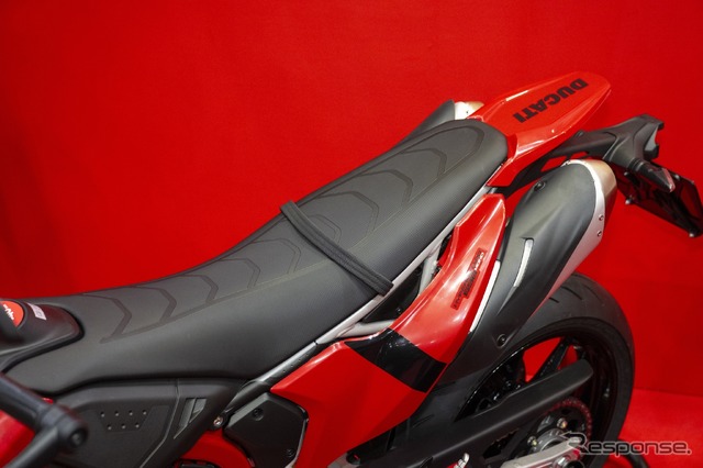 新型ドゥカティ『ハイパーモタード698モノ』…東京モーターサイクルショー2024