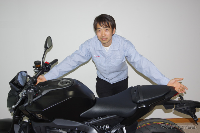 ヤマハ MT-09 新型の電子システム担当、稲葉明紘さん。こだわりの部分は「全部です!」