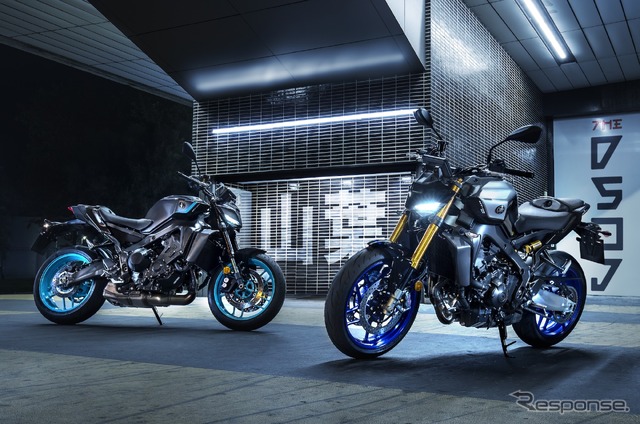 ヤマハ MT-09 新型。右が欧州で発表された「SP」